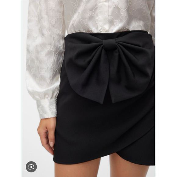 VERO MODA Women's Size 2 Mini Large Bow Black Polyester Blend Side Zip Skirt NWT - Picture 2 of 10